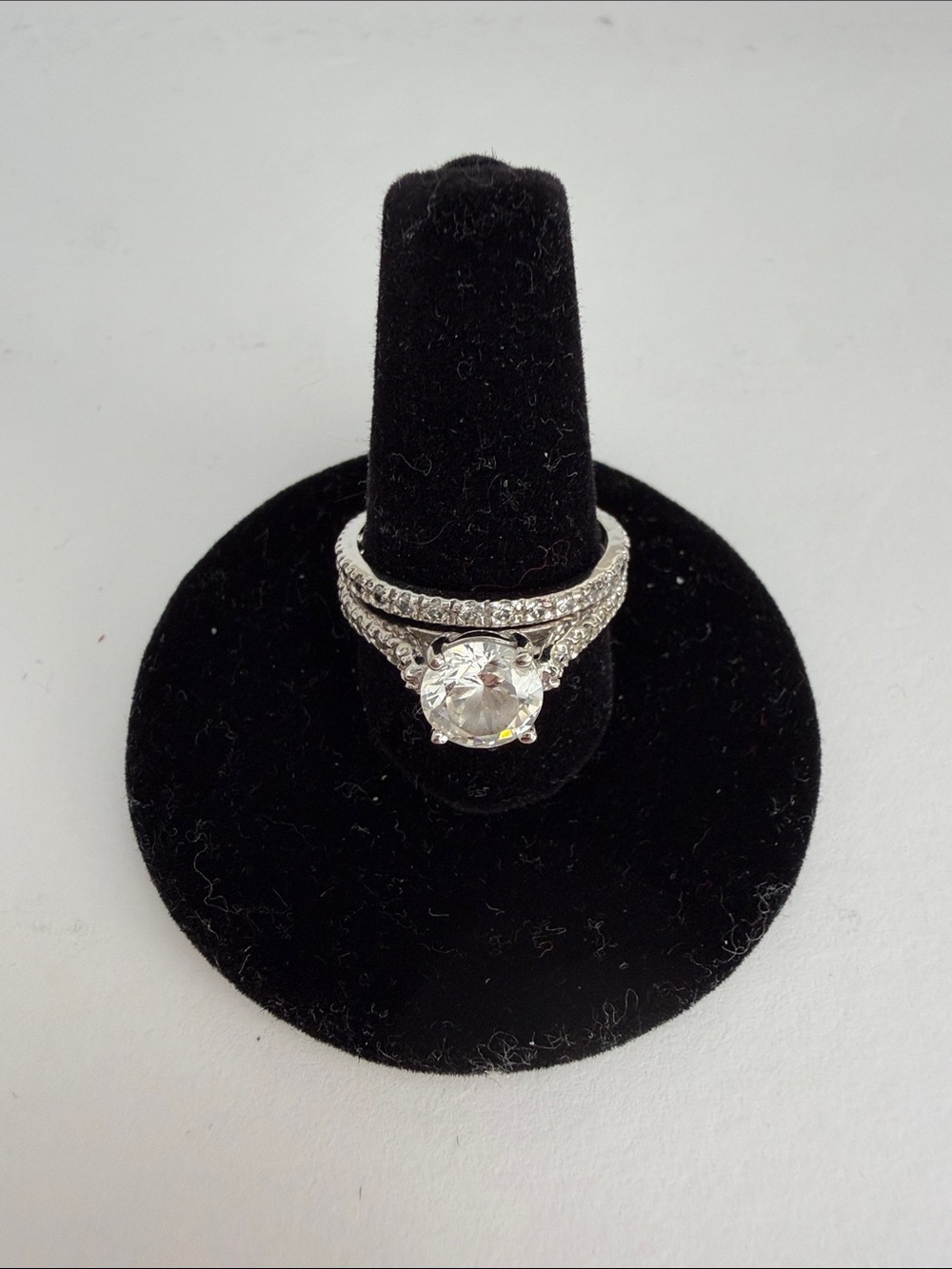 Elegant Silver Solitaire Ring with Clear Center Stone - Women
2pc set.